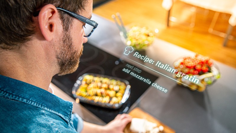 Bosch smartglasses used in kitchen cooking